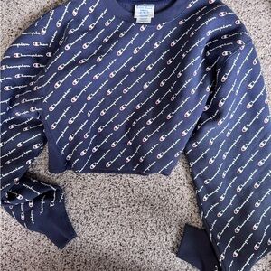 Champion Women's cropped sweatshirt size‎ small